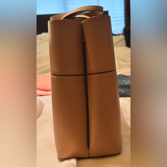 Tory Burch block T triple compartment tote Color British Tan NWOT - Picture 5 of 10